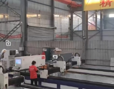 三台自动数控异形件切割机